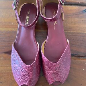 NEW Re-Mix red tooled leather flat ankle strap Sandler